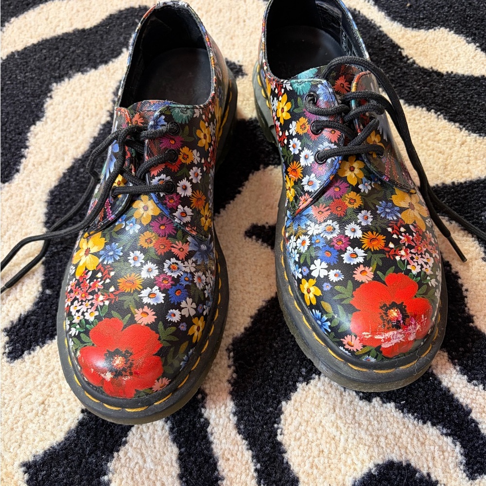 Floral Lace-Up Shoes